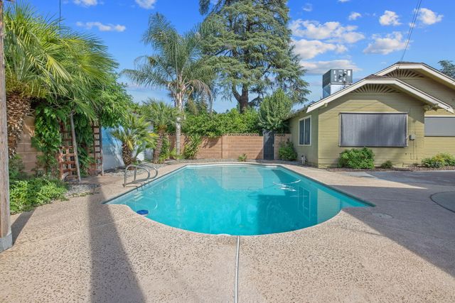 801 N Stevenson, Visalia, CA 93291