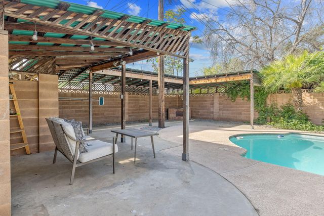 801 N Stevenson, Visalia, CA 93291