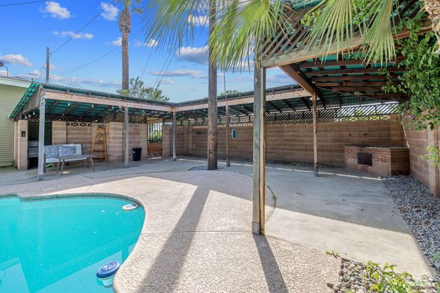 801 N Stevenson, Visalia, CA 93291