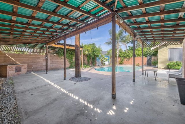 801 N Stevenson, Visalia, CA 93291