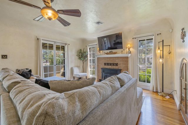 801 N Stevenson, Visalia, CA 93291