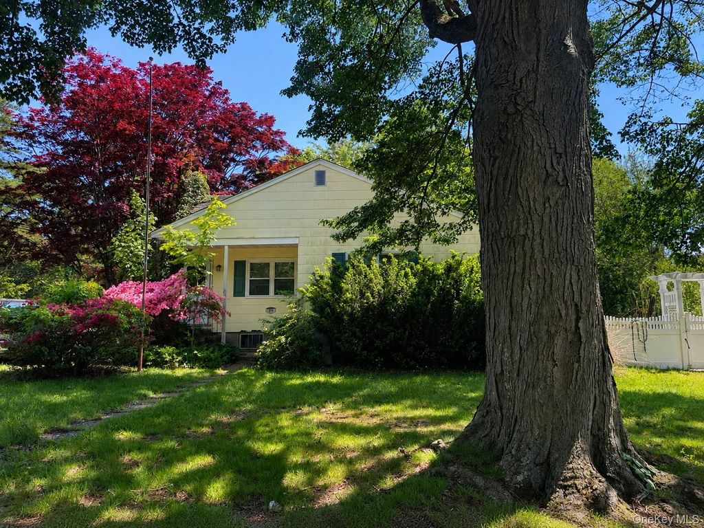 24 Saltaire Road, Sound Beach, NY 11789