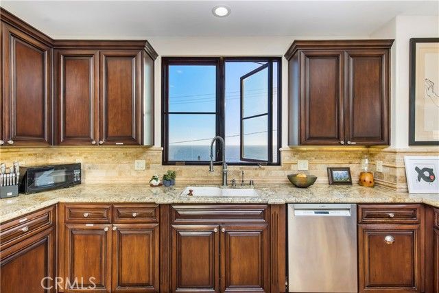 320 33rd, Manhattan Beach, CA 90266