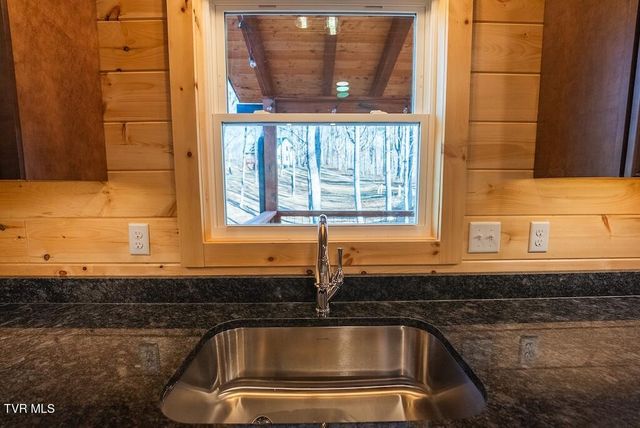 1135 Cherry Springs Lane, Trade, TN 37691