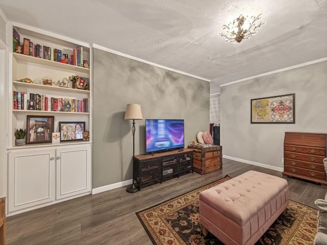 2511 Marilee Ln, Houston, TX 77057