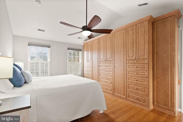 608 E G ST, Purcellville, VA 20132