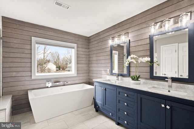 608 E G ST, Purcellville, VA 20132