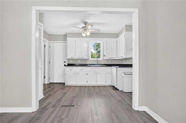 208 S Laredo Avenue, Russellville, AR 72801