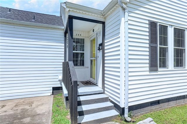208 S Laredo Avenue, Russellville, AR 72801