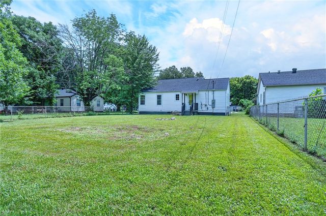 208 S Laredo Avenue, Russellville, AR 72801