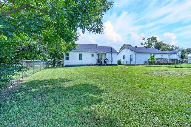 208 S Laredo Avenue, Russellville, AR 72801