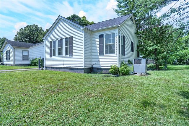 208 S Laredo Avenue, Russellville, AR 72801