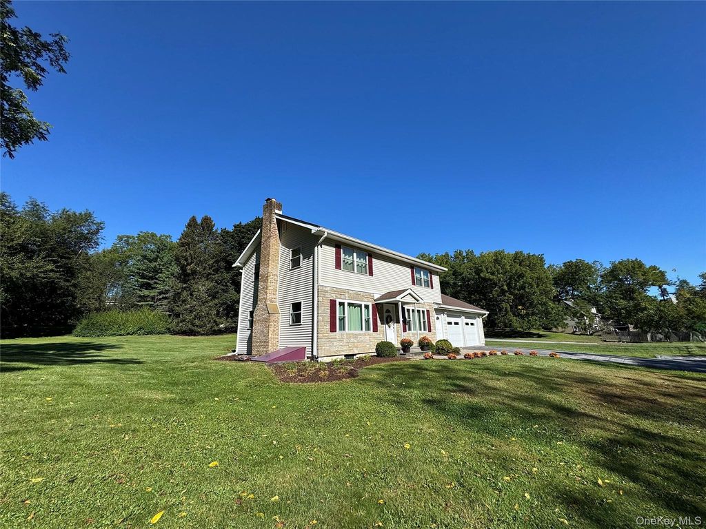 96 Daley Road, Poughkeepsie, NY 12603