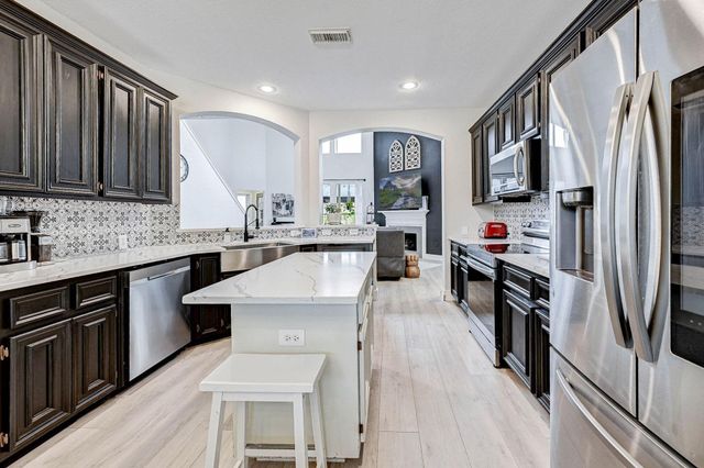 6090 Haysden Lane, League City, TX 77573