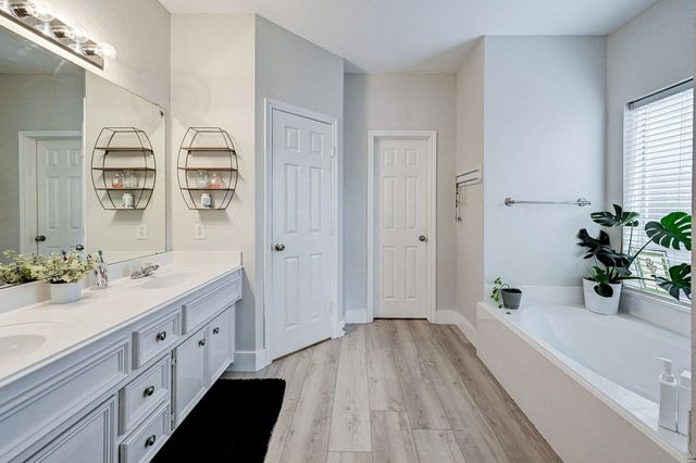 6090 Haysden Lane, League City, TX 77573