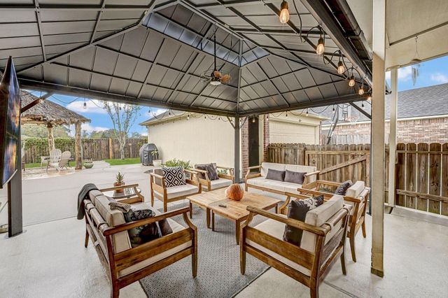 6090 Haysden Lane, League City, TX 77573