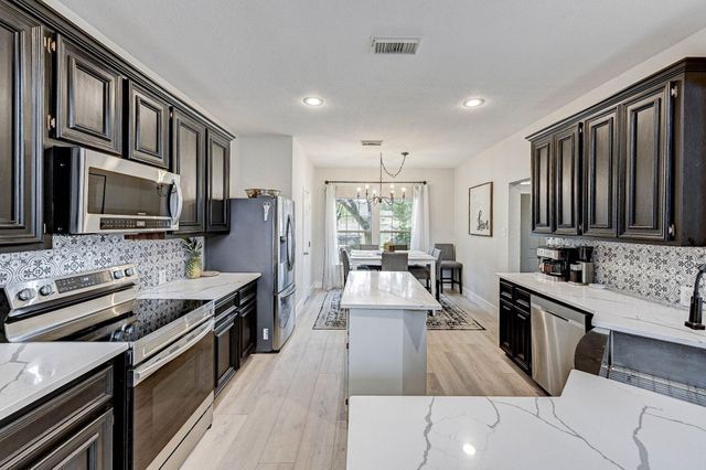 6090 Haysden Lane, League City, TX 77573