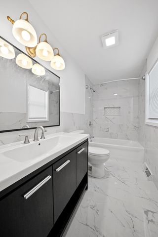 202 Beverly Lane, Hobart, IN 46342