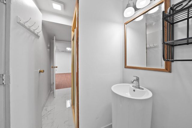 202 Beverly Lane, Hobart, IN 46342