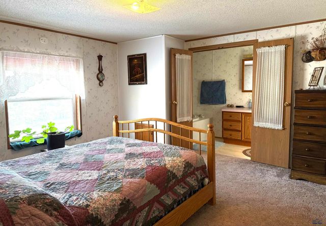 12632 DANA RD, Hot Springs, SD 57747