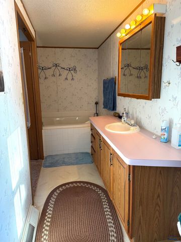 12632 DANA RD, Hot Springs, SD 57747