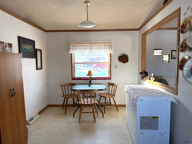 12632 DANA RD, Hot Springs, SD 57747