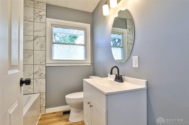 389 N Garber Drive, Tipp City, OH 45371