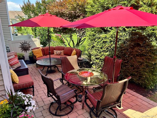 31 Snowdance Lane, Nesconset, NY 11767