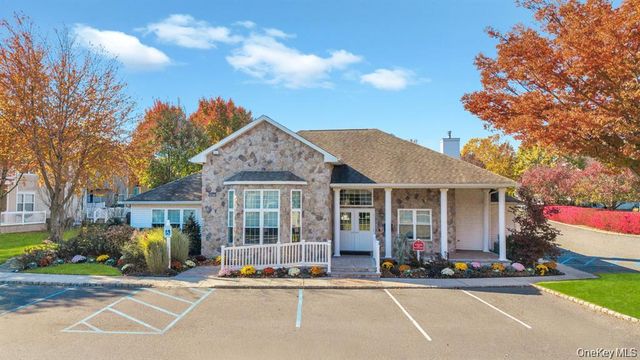 31 Snowdance Lane, Nesconset, NY 11767