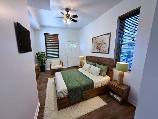 3536 S Prairie Avenue 1, Chicago, IL 60653