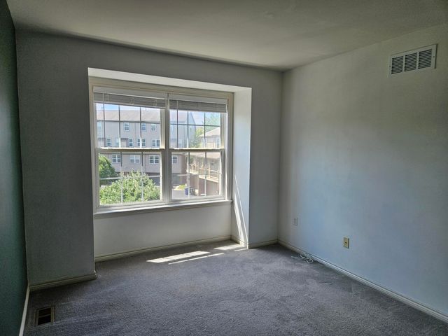 3041 Barclay Way, Ann Arbor, MI 48105