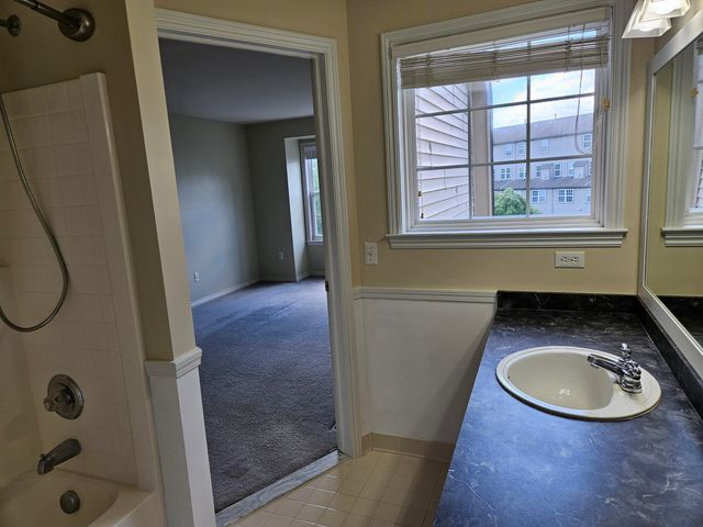 3041 Barclay Way, Ann Arbor, MI 48105
