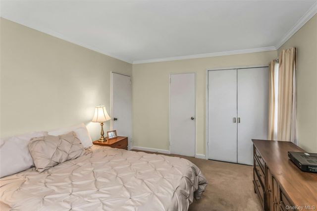 604 Center Briarwood Avenue, West Islip, NY 11795