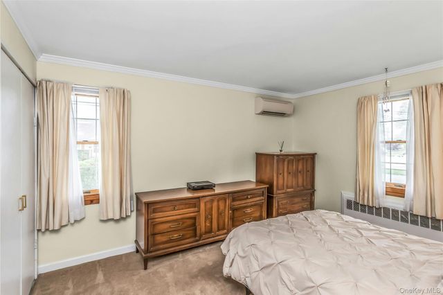 604 Center Briarwood Avenue, West Islip, NY 11795