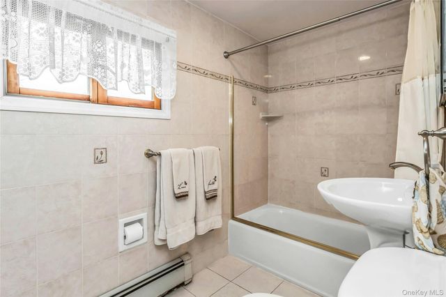 604 Center Briarwood Avenue, West Islip, NY 11795