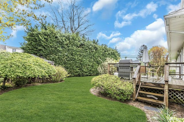 604 Center Briarwood Avenue, West Islip, NY 11795