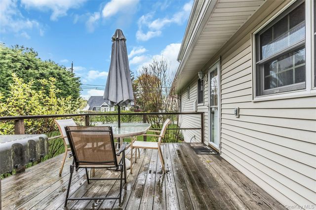 604 Center Briarwood Avenue, West Islip, NY 11795