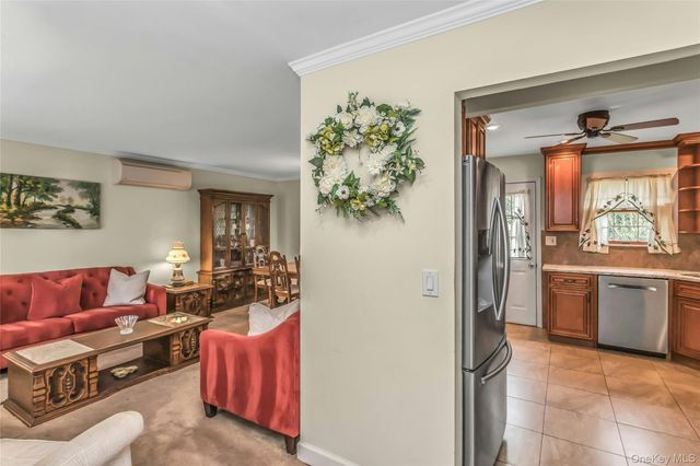 604 Center Briarwood Avenue, West Islip, NY 11795