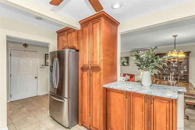 604 Center Briarwood Avenue, West Islip, NY 11795