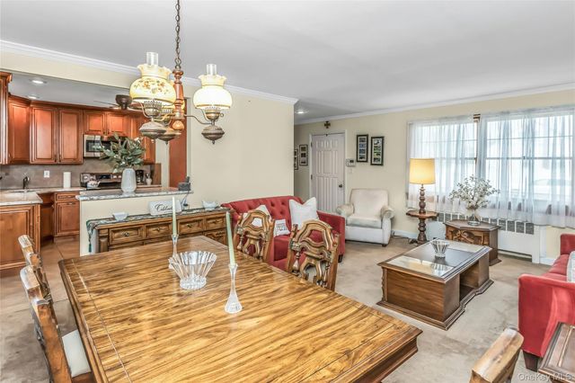 604 Center Briarwood Avenue, West Islip, NY 11795