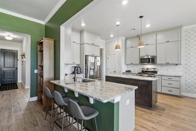 6140 Amberly Drive, Edmond, OK 73025