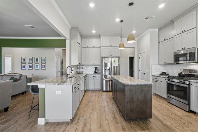 6140 Amberly Drive, Edmond, OK 73025