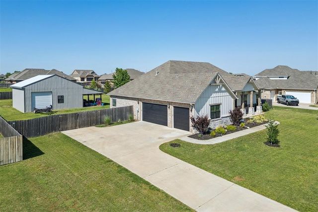 6140 Amberly Drive, Edmond, OK 73025