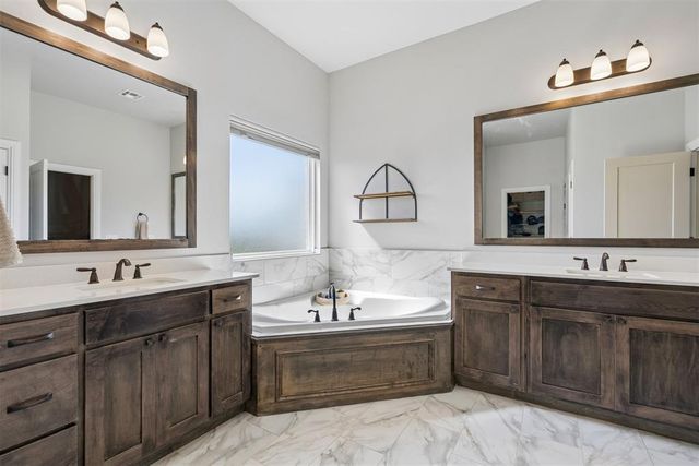 6140 Amberly Drive, Edmond, OK 73025