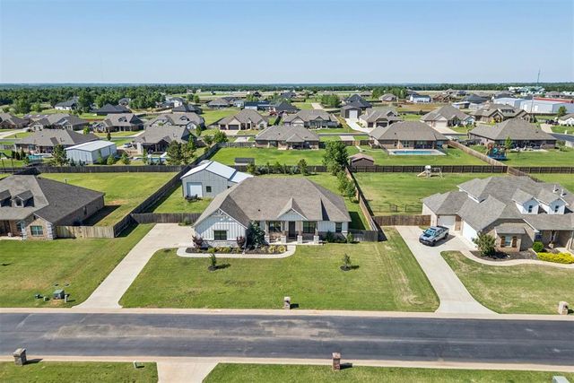 6140 Amberly Drive, Edmond, OK 73025