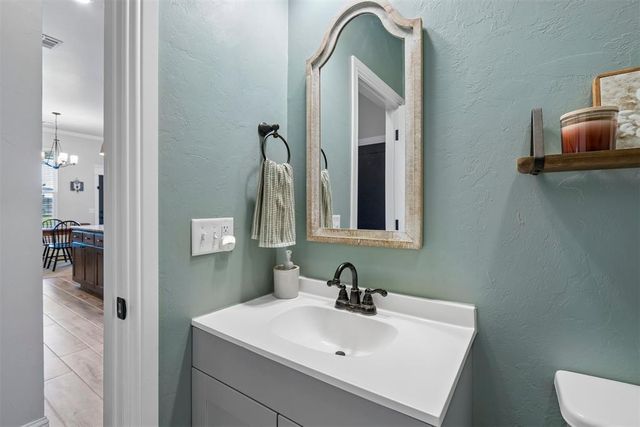 6140 Amberly Drive, Edmond, OK 73025