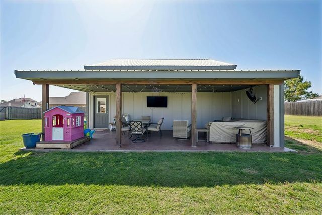 6140 Amberly Drive, Edmond, OK 73025