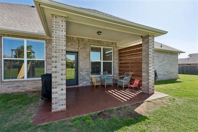 6140 Amberly Drive, Edmond, OK 73025