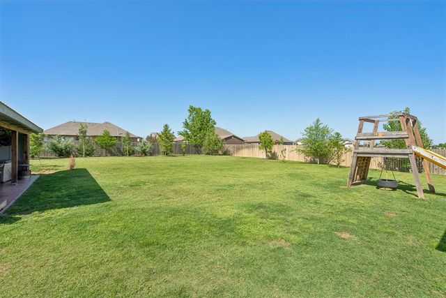 6140 Amberly Drive, Edmond, OK 73025