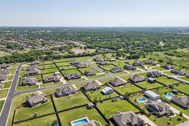 6140 Amberly Drive, Edmond, OK 73025